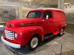 Coche en Museo Eretz